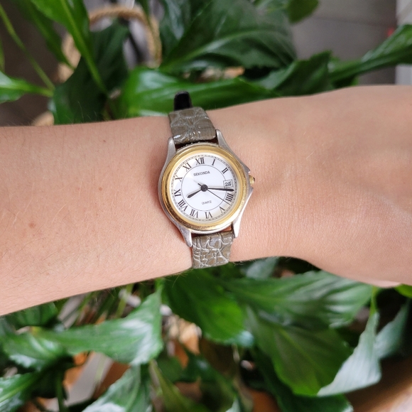 Vintage Sekonda Classic Quartz Roman Numerals Leather Calendar Watch - Picture 4 of 9